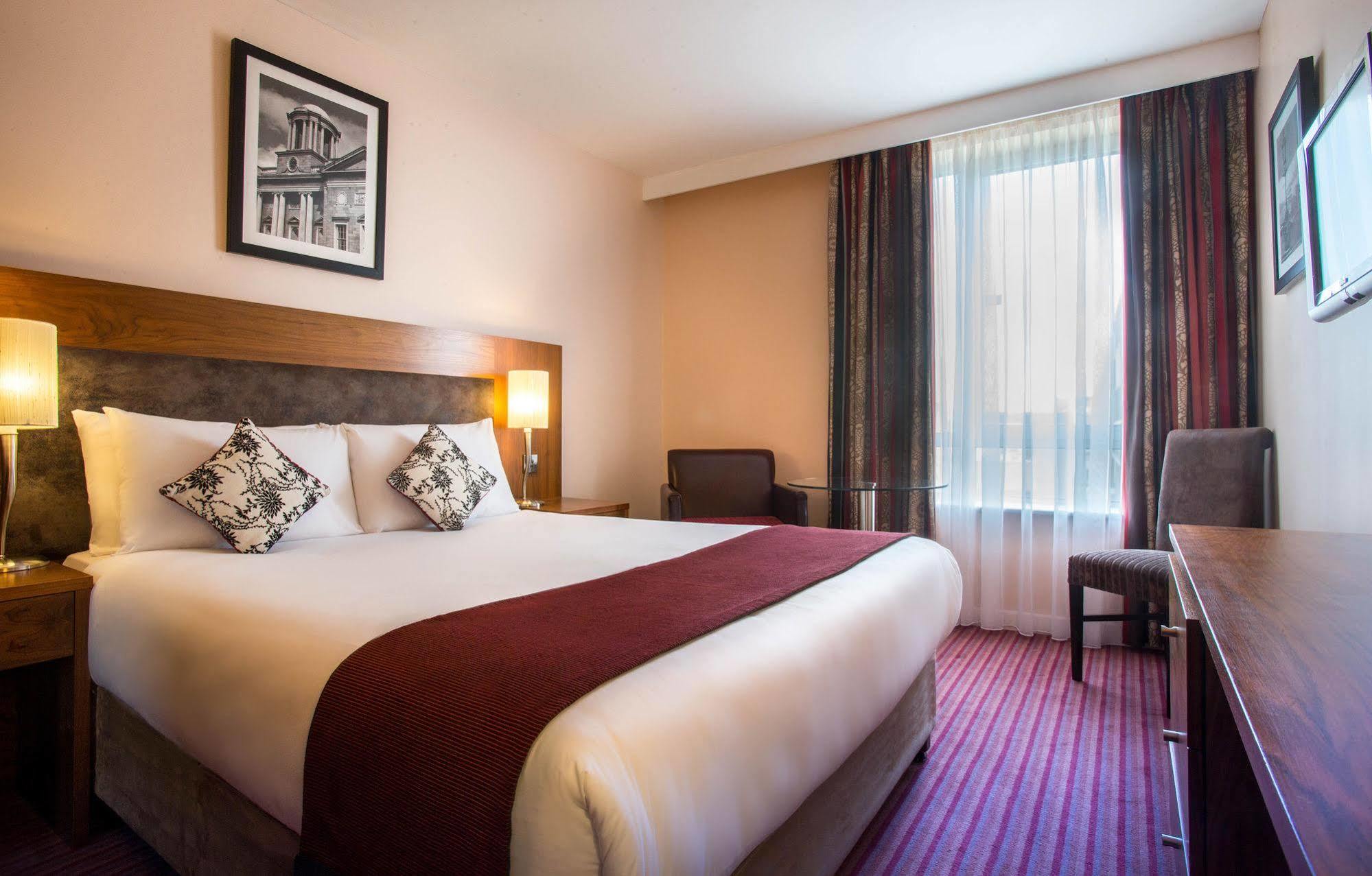 Maldron Hotel Parnell Square Dublino Esterno foto